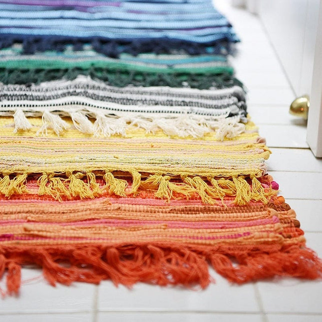 Gekleurde geweven deurmat met franjes