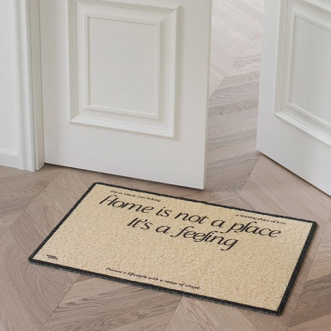 Deurmat met tekst 'Home is a feeling'