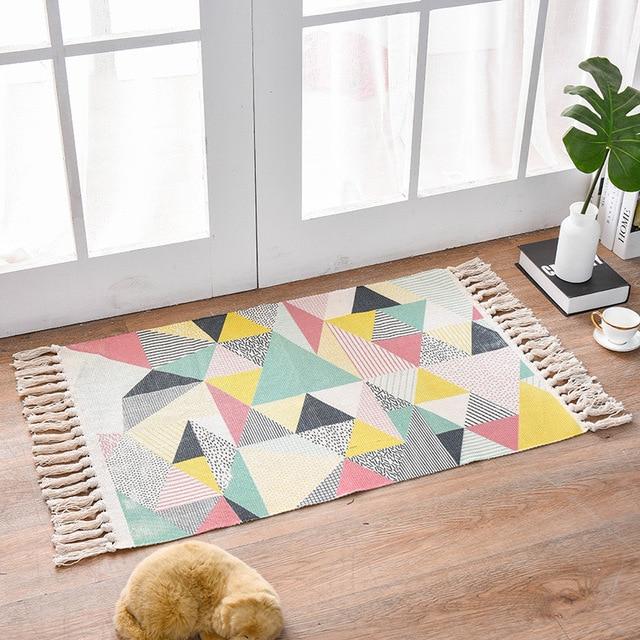 Scandinavisch vloerkleed met geometrisch patroon