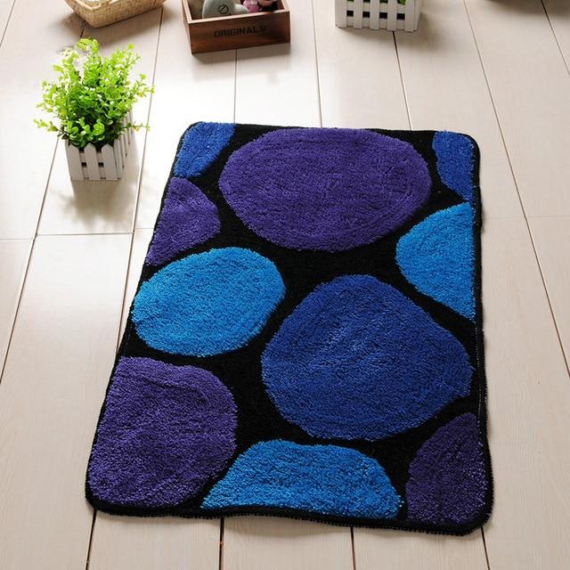 Blauwe badmat met een stenen patroon