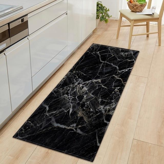 Design keukenloper met zwart marmer print