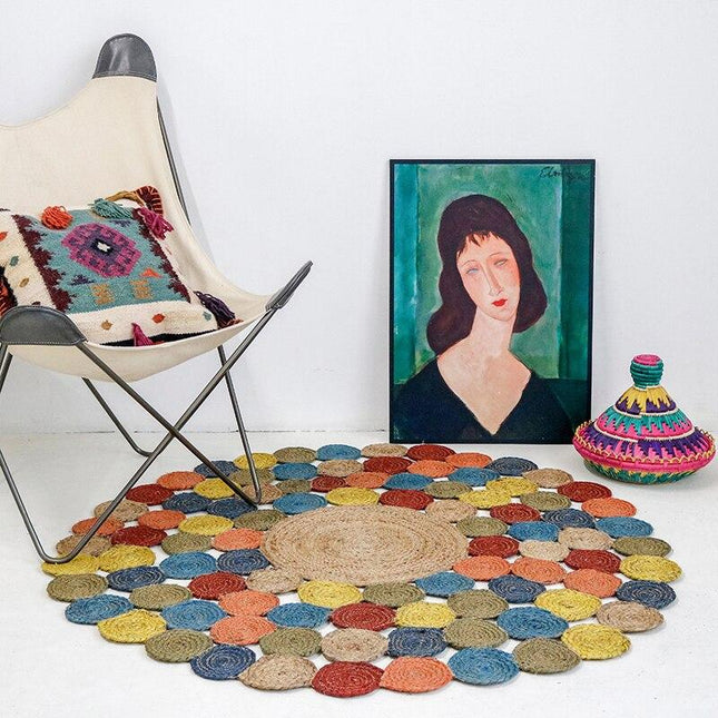 Rond gekleurd vloerkleed van jute