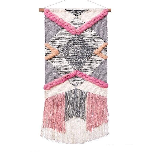 Design wandkleed met roze accenten