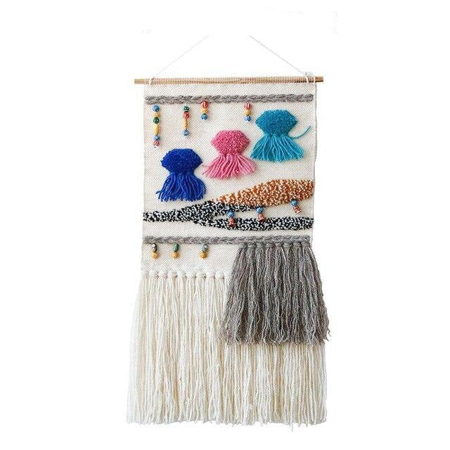 Kleurrijke wandhanger met speelse pompons